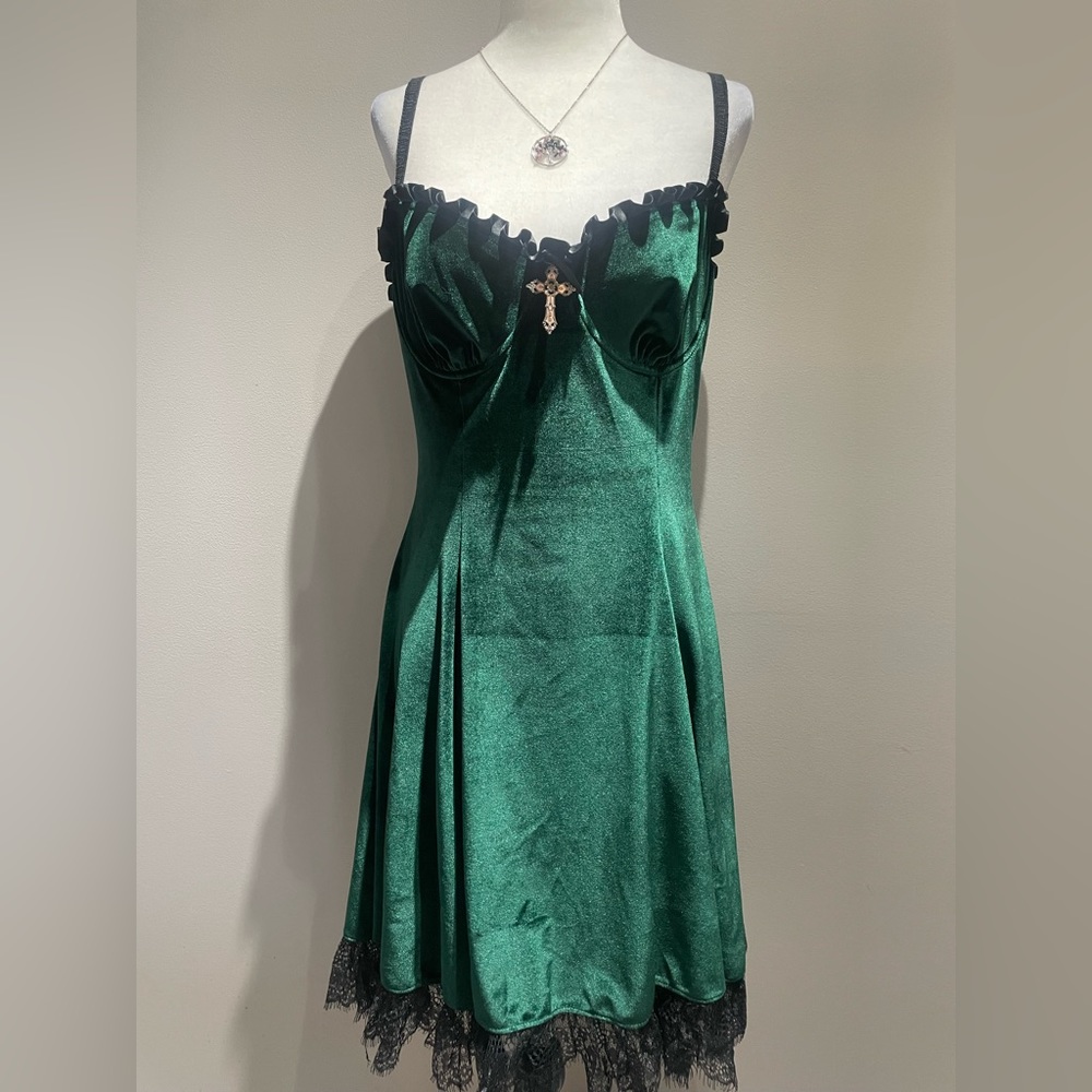 Widow velvet dress